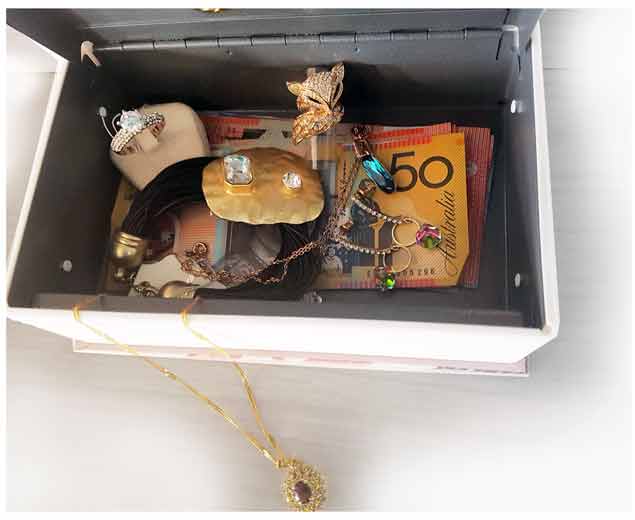 Hidden-Book-Security-Home-Money-Safe-Cash-Box-Lock-Safety-Locker--strong-box-posh-cadillac-jewellery-box-txt-web-S